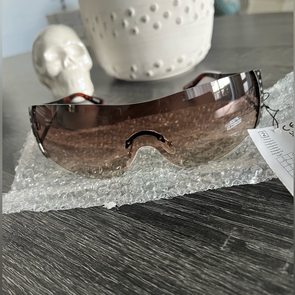 PLT Brown Gradient Curved Visor Sunglasses